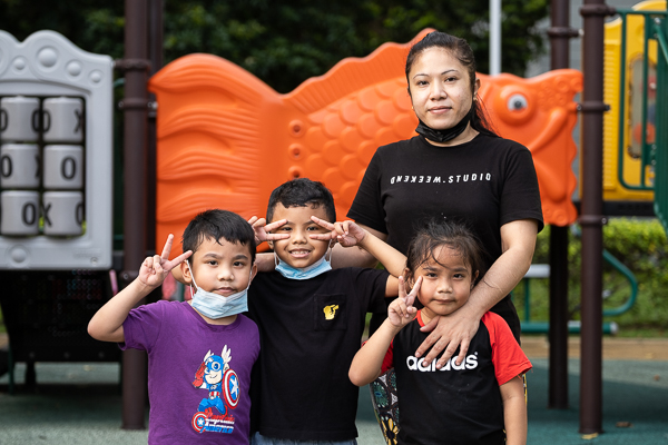 picture of mdm hariati and her 3 children